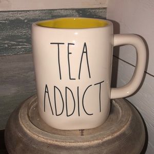 NEW RAE DUNN “TEA ADDICT” coffee Mug